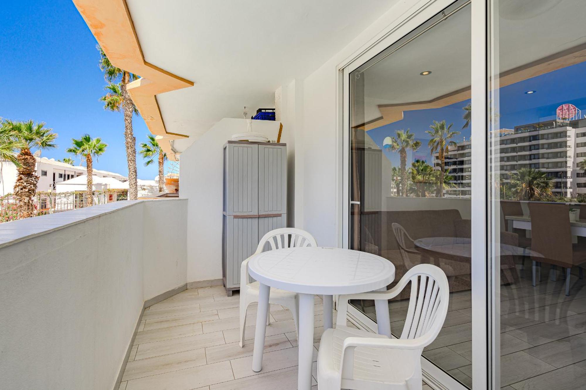 Un Dormitorio En Playa De Las Americas Costa Adeje Dış mekan fotoğraf