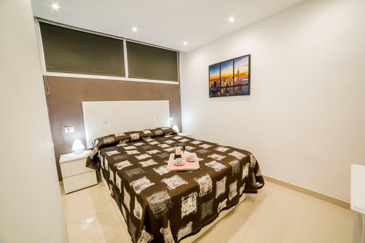 Un Dormitorio En Playa De Las Americas Costa Adeje Dış mekan fotoğraf