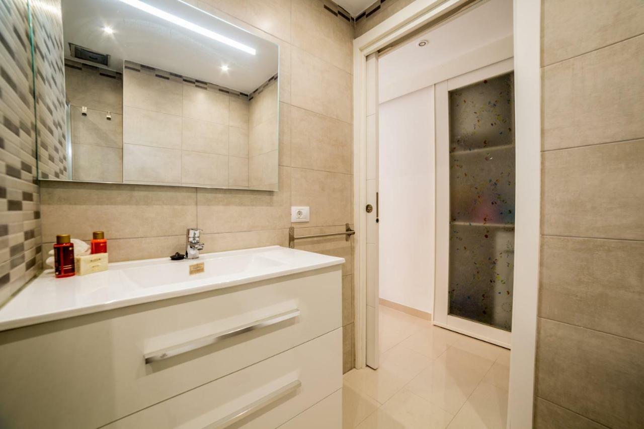 Un Dormitorio En Playa De Las Americas Costa Adeje Dış mekan fotoğraf